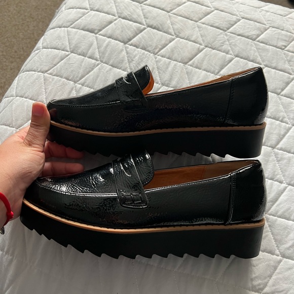 Black Shiny LOAFERS Chinese laundry platform shoes - Picture 1 of 10